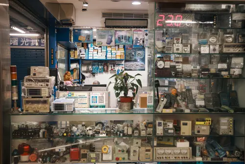 ▲走進西寧市場1樓，彷彿走進時光隧道。（圖／記者葉政勳攝）