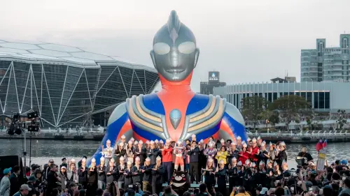 海陸雙域巨大「超人力霸王」來了！高雄冬日遊樂園熱鬧開幕
