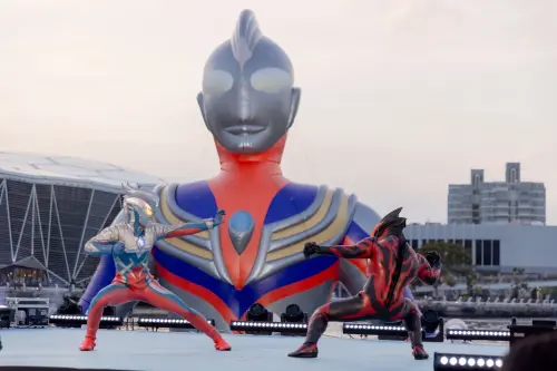 ▲超人力霸王傑洛與貝利亞精彩對打秀。（圖／高市府觀光局提供）