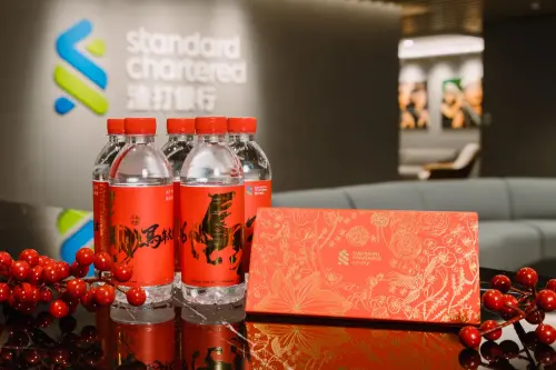 ▲渣打銀行提供限量「馬年大吉」發財水。（圖／渣打銀行提供）