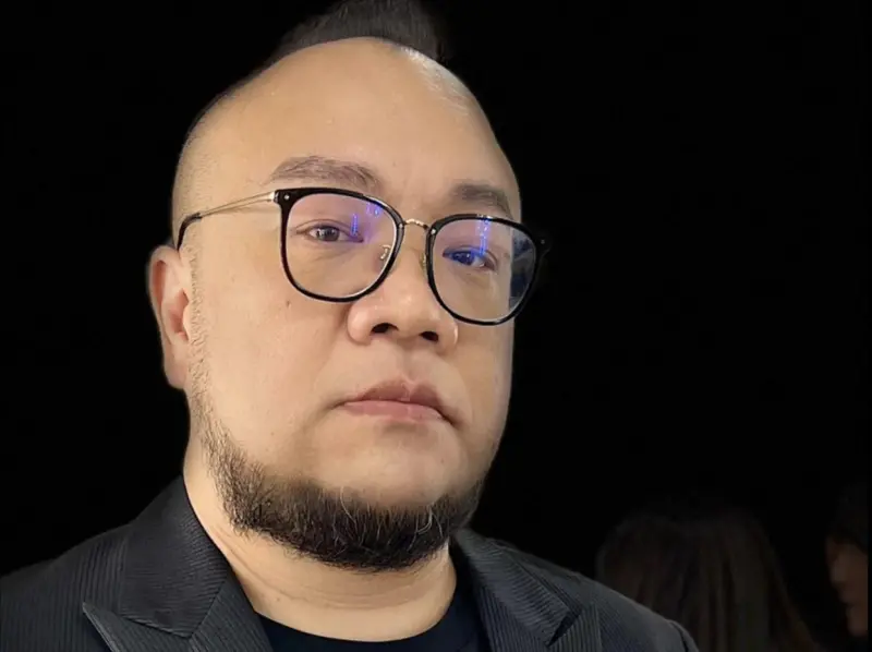 ▲導演葉天倫（如圖）怒轟《世紀血案》團隊，在受害者—林義雄雙胞胎女兒的生日前一天辦殺青記者會，隔天新聞見報是踩在關心事件的人身上，批評團隊沒做功課毫無專業。（圖／摘自葉天倫臉書）