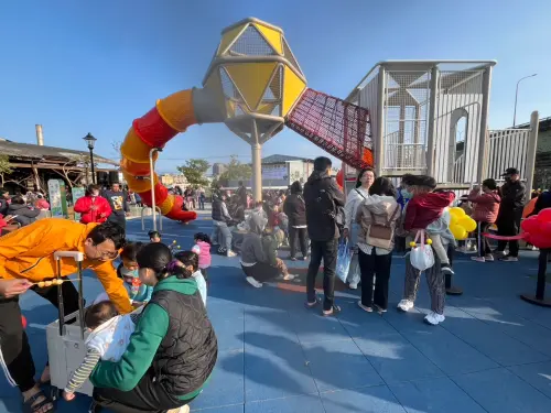 大里童話城堡啟用　涼傘樹公園新亮點
