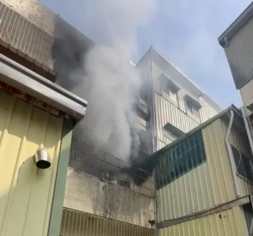 台南南區透天厝驚傳火警！2名7旬長者受困、1人50%燒燙傷
