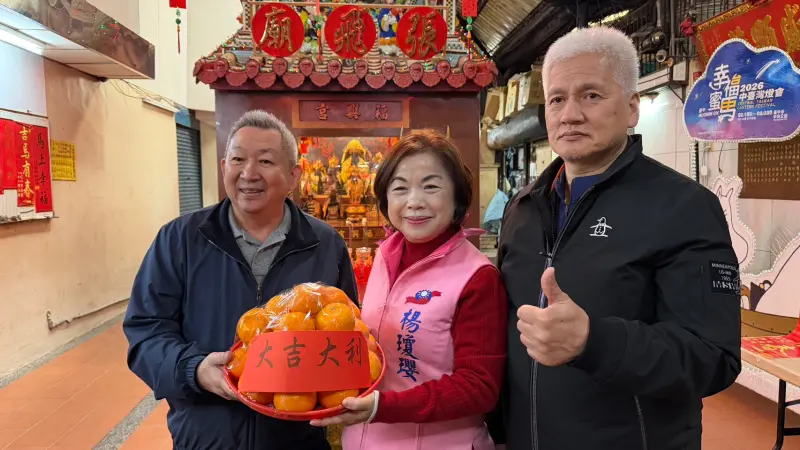 ▲立委楊瓊瓔今前往東興市場掃街(圖／楊瓊瓔提供2026.2.8)