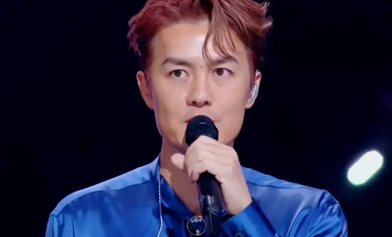 ▲吳克群（如圖）日前剛爆熱戀王心凌，近日登中國節目《有歌2》槓上樂評人梁源，還遭對方於昨（7）日發文批：「在我面前裝」。（圖／微博@科學家包大師）