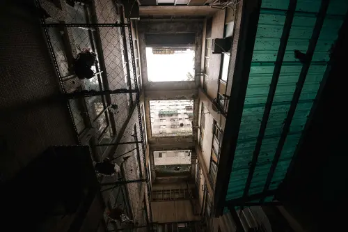 ▲外界傳言西寧國宅是「猛鬼大樓」，不過自治會長們都認為，西寧市場是很有人情味的地方。（圖／記者葉政勳攝）