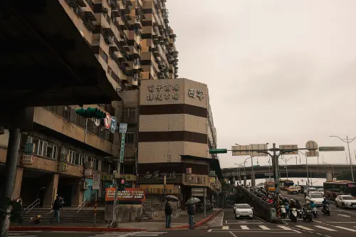 ▲西寧國宅附近商業、娛樂機能發達。（圖／記者葉政勳攝）