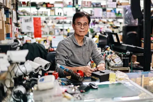 ▲西寧市場攤販們相當熱情，看到記者和攝影記者前往採訪拍照，熱心讓我們留下照片。（圖／記者葉政勳攝）