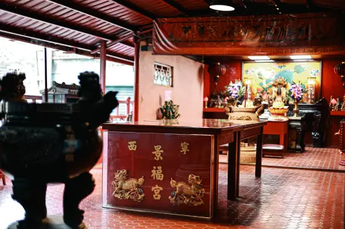 ▲西寧市場內部有一間景福宮，為西寧市場和西寧國宅增添一些傳說味道。（圖／記者葉政勳攝）