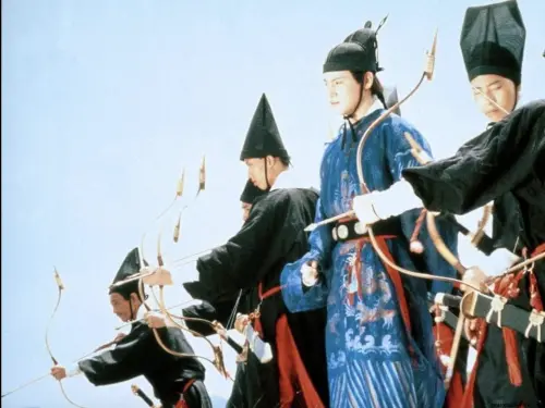 ▲張學友（右二）並非《笑傲江湖》原定的演員，是在劇組拉回香港補拍後才接手，卻有突出的表現。（圖／摘自IMDb）