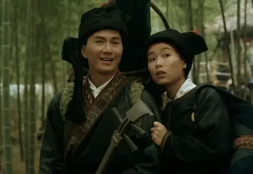 ▲許冠傑（左）與葉童（右）是《笑傲江湖》極少數未被更換的主要演員。（圖／摘自IMDb）