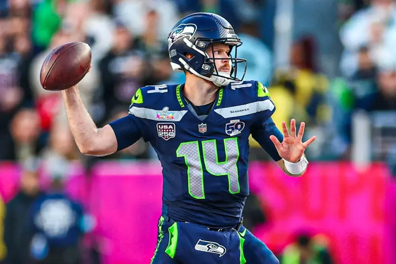 ▲西雅圖海鷹（Seattle Seahawks）對決新英格蘭愛國者（New England Patriots）。上半場兩隊上演了一場極致的防守大戰，海鷹隊靠著踢球手邁爾斯（Jason Myers）穩定發揮踢進3記射門，在中場結束時以9：0暫時領先愛國者。（圖／美聯社／達志影像）