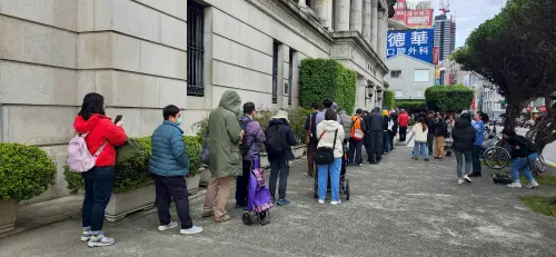 ▲有需要換大量換新鈔的民眾，建議還是到央行指定換鈔的公股行庫及郵局兌換。（圖／記者吳翊緁攝影 ）