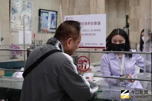 ▲2026換新鈔455家銀行郵局地點，5大ATM免排隊。（圖／記者吳翊緁攝）