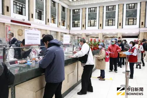 換新鈔免跑銀行！7-11、大全聯、北捷ATM就能領　5家銀行據點速查

