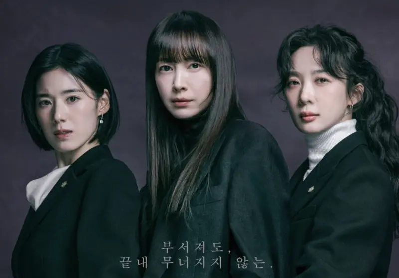 ▲李奈映（中）新劇《榮耀：她們的法庭》，和鄭恩彩（左）、李清娥（右）同台飆戲，時隔3年出演戲劇作品的她表示壓力很大，不過老公元斌一直在身邊支持，還陪自己一起讀完劇本。（圖／台灣大哥大MyVideo提供）