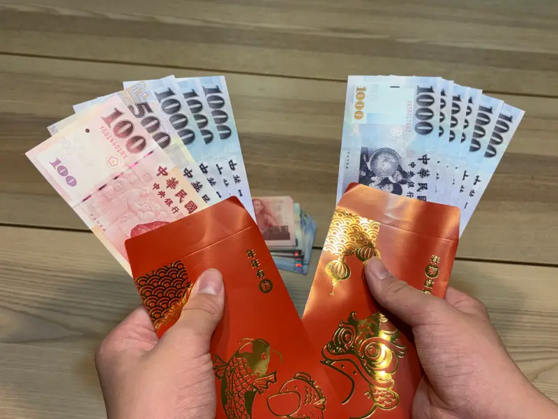 ▲明天就是除夕，紅包準備好了嗎？有網友透露，自己家親戚多，每次過年都要包至少1萬2000元紅包，壓力超大。（圖／記者徐銘穗攝）