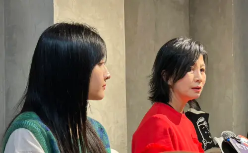 ▲方文琳（右）現在很認真養生，女兒于齊薇（左）都會盯著她複診。（圖／記者李欣容攝）