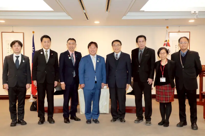 ▲ 埼玉縣議會日台友好議員聯盟會長鈴木正人議員今率梅澤佳一、新井豪、保谷武等議員一行4人蒞府拜會，台南市長黃偉哲代表台南市政府及186萬市民表達誠摯歡迎。（圖／南市府提供）
