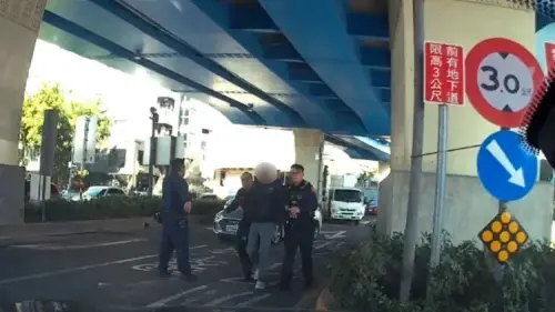 借BMW還想借240萬！高雄忘年之交當街鬧翻　他竟劫走鉅款開車跑了
