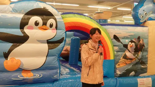 ▲家長侯媽媽也在記者會上分享對充氣式遊具的看法。（圖／靖娟基金會提供）