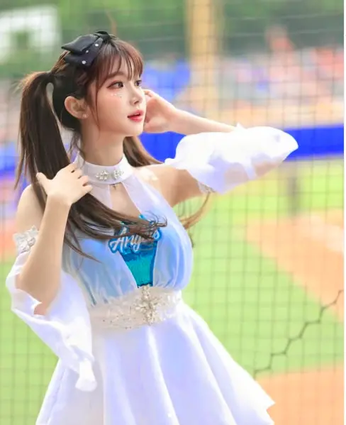 ▲李珠珢（如圖）曾位居台灣啦啦隊排名冠軍寶座，展現超強魅力，更傳出來台第1年收入就突破千萬元。（圖／李珠珢IG @0724.32）