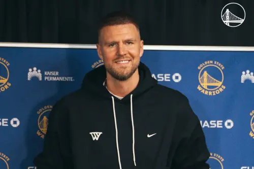 ▲新援波爾辛吉斯（Kristaps Porzingis）的置物櫃位置已經確定。他被安排在霍福德與致勝功臣桑托斯的中間。（圖／美聯社／達志影像）