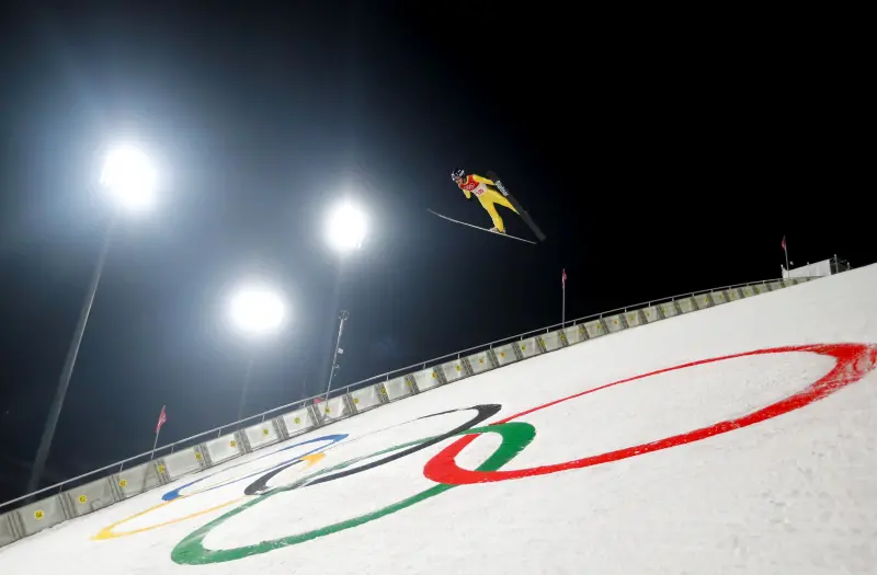 ▲2026年義大利米蘭冬奧的「陰莖門」（Penisgate）醜聞引發關注，有跳台滑雪選手被指控對生殖器進行「加工」，以求飛得更遠。跳台滑雪示意圖，與本文內容無關。（圖／路透／達志影像）