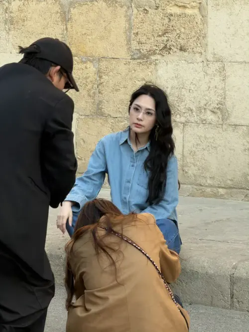 ▲化妝師公開阿嬌沒修圖的照片，盛世美顏和奇蹟凍齡術讓網友讚嘆不已。（圖／翻攝自小紅書）