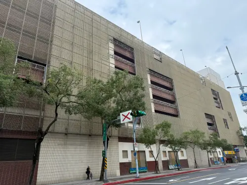 ▲西寧市場在拆遷重建時間，會暫時到洛陽停車場中繼市場繼續營業。（圖／記者張家瑋攝）