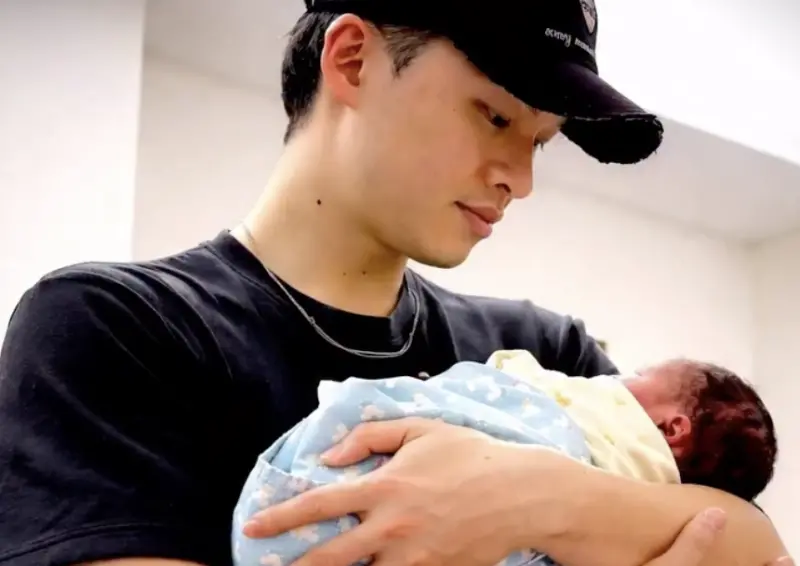 ▲楊昇達（如圖）老婆若綺生了，40歲的若綺曾被醫生告知卵巢早衰，經過辛苦的試管取卵過程，終於誕下愛的結晶：女兒「小雪寶」。（圖／IG@megaoyang）