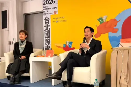 Phitha Limcharoenrat from Thailand talks to audience in Taipei. (TCN)