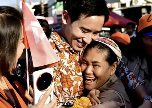 ▲皮塔雖已遠離政壇，但在替人民黨跑選舉行程時，宛如超級巨星般，深受選民喜愛。（圖／翻攝自皮塔IG）