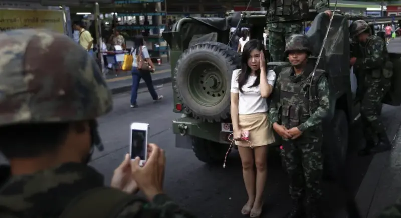    ▲泰國軍事政變頻繁，民眾早已習以為常。（圖／路透社／達志影像）  