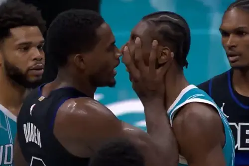 影／NBA本季最嚴重衝突！活塞、黃蜂場上大亂鬥　4人遭到驅逐出場
