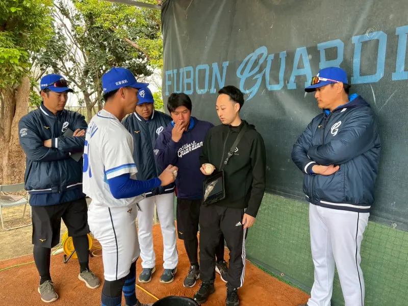 ▲Nextbase來到悍將春訓進行球員檢測和訓練。（圖／富邦悍將提供）