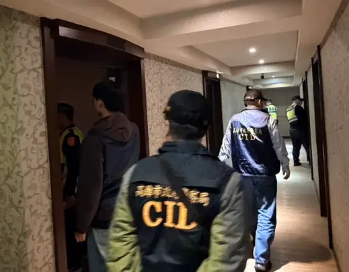 ▲高市少年隊配合「115年加強重要節日安全維護工作」，特別於期間針對青少年易聚集之場所執行臨檢盤查。（圖／高市警局少年警察隊提供）