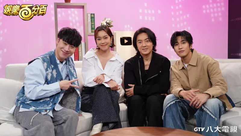 ▲鄭伊健（右二）與大霈（左二）、婁峻碩（右一）首度合作懸疑推理劇《百萬人推理》。大霈透露鄭伊健私下面，爆料他「隨時隨地都在想下班」。（圖／八大電視提供）