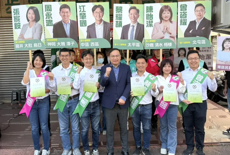 ▲王義川今天到台中，陪正國會團體「正派問政青年」辦理黨內登記。（圖／台中市議員張家銨提供，2026.02.10）