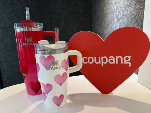 ▲Stanley隨行杯情人節限定款上架酷澎，讓戀情四季都溫暖。（圖／Coupang酷澎提供）