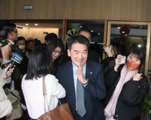 ▲經濟部今日下午邀請有台灣區車輛同業公會、中華車、國瑞汽車、裕隆汽車、裕日車、福特六和、三陽、台灣本田、鴻華先進等業者，會後業者均對於會議內容不多做發言。（圖／記者鍾泓良攝影）