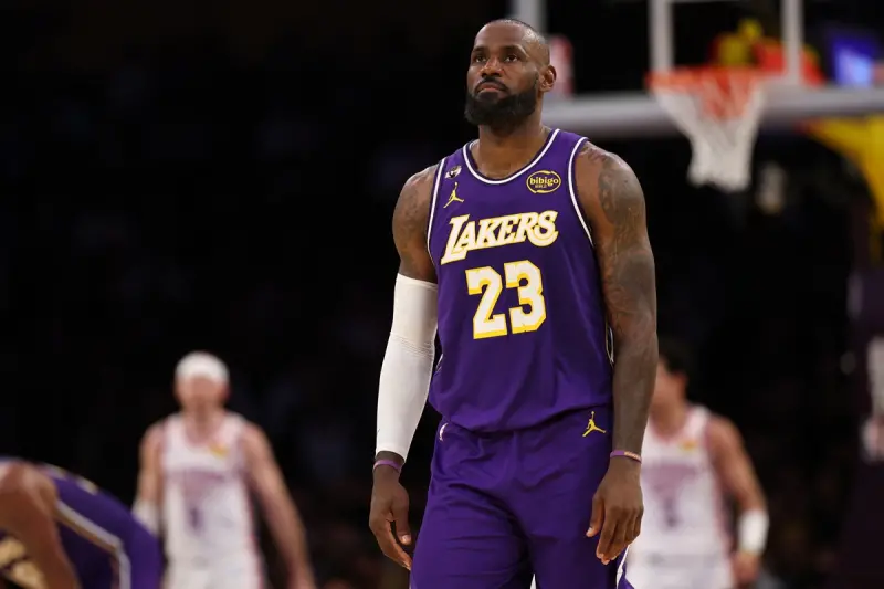 ▲前克里夫蘭騎士總管格里芬（David Griffin）大膽預測，詹姆斯極有可能選擇回到家鄉結束職業生涯。（圖／美聯社／達志影像）