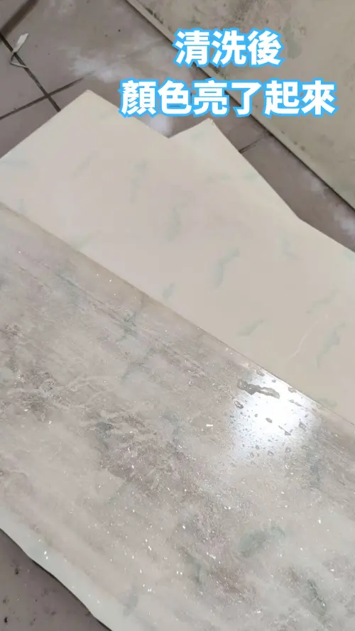 ▲網友用過碳酸鈉加熱水來清洗天花板，大讚洗完顏色全亮起來了。（圖／翻攝我愛全聯-好物老實説臉書社團）