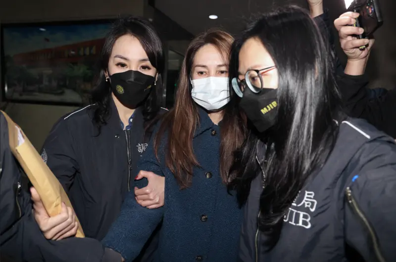 ▲立委高金素梅涉嫌詐領助理費等3大案，凌晨移送北檢半小時就因為身體狀況不適合偵訊，檢察官諭知限制出境出海，讓她先行就醫。（圖／NOWNEWS攝影中心）