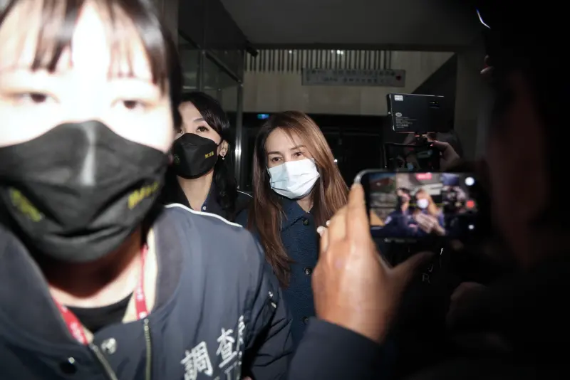    ▲高金素梅涉嫌詐領立委助理費、中油台電補助款、未經許可輸入醫療器材共3案，但檢察官確認她身體不適之後認為必須另外找時間偵訊，諭知限制出境便讓她先去看醫生。（圖／NOWNEWS攝影中心）  