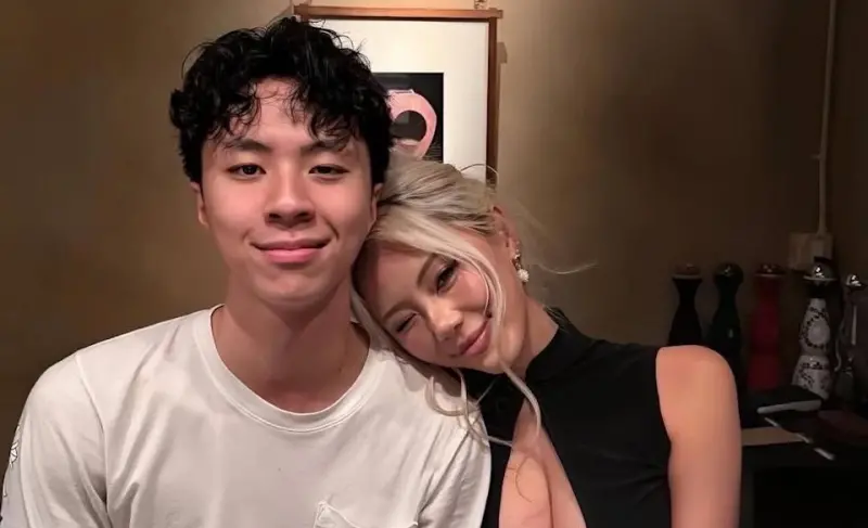 ▲最強高中生Ray（左）疑似真的分手，辣女友Angi Yang（右）接連發文，還直呼不想聽到他名字。除此之外，網友也發現兩人早就互相取消追蹤IG。（圖／Angi Yang IG@angifuckingyang）