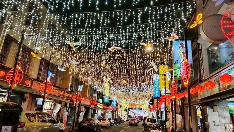 ▲北市20間宮廟響應「2026台北燈節」，圖為臺灣省城隍廟，於武昌街設置超過300公尺的燈海隧道。（圖／台北市觀傳局提供https://www.tpedoit.gov.taipei）