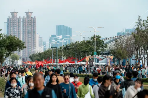 ▲「2026 駁二小夜埕‧好日子」2月14日至2月22日於駁二藝術特區登場。（高雄市文化局提供https://khcc.kcg.gov.tw/）