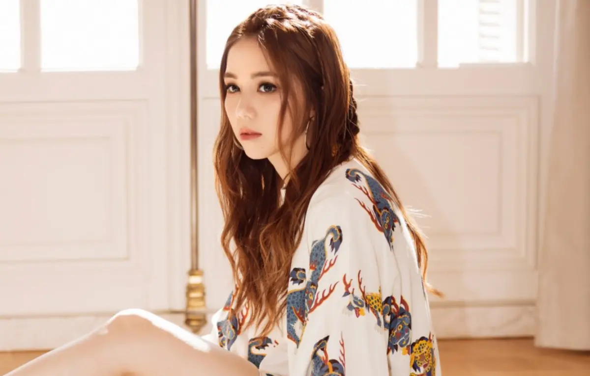 ▲鄧紫棋過去曾遭中國節目《蓋世英雄》的製作公司燦星拖欠高達台幣7400萬的酬勞，截至2022年共拖了6年，仍沒拿到錢，她慘被當義工。（圖／索尼音樂提供）