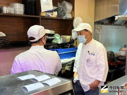 ▲立哥成為榮譽觀護人已30多年。至今輔導過20多名更生人，目前仍有2位在店內工作。（圖／記者張乃文攝）